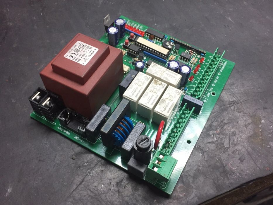 Reparação de placas de automatismos referente a “portōes de garagem”