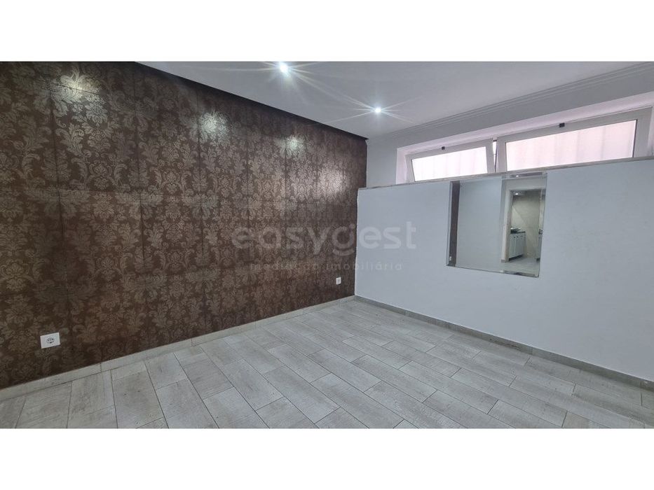 Apartamento T2 com Logradouro e Churrasqueira - Olival Basto — Póvoa De Santo Adrião E Olival Basto, Lisboa