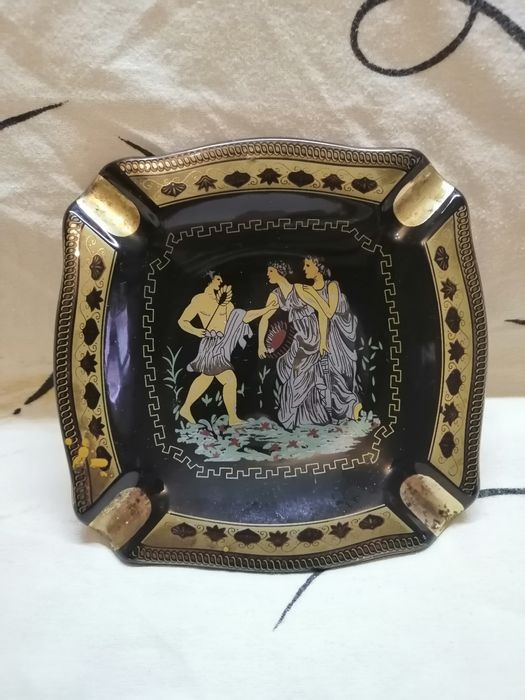 Винтажная, подарочная, фарфоровая пепельница позолота