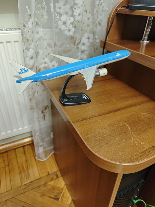 Модель літака boeing 777-300  авіаліній KLM