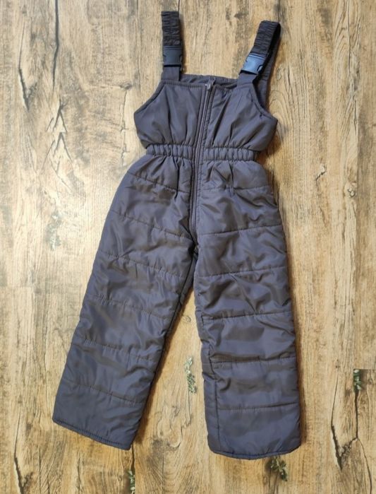 Напів комбенізон Було 1 прання, слідів носки та дефектів нема
Сезон -