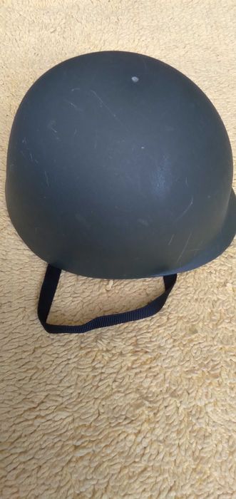 шолом-каска  пластик розмір 54-58 см з регулятором