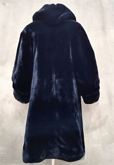Шуба мутонова довга з капюшоном