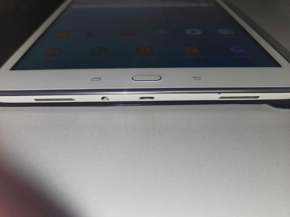 tablet Samsung Galaxy Tab A SM-T555 + etui