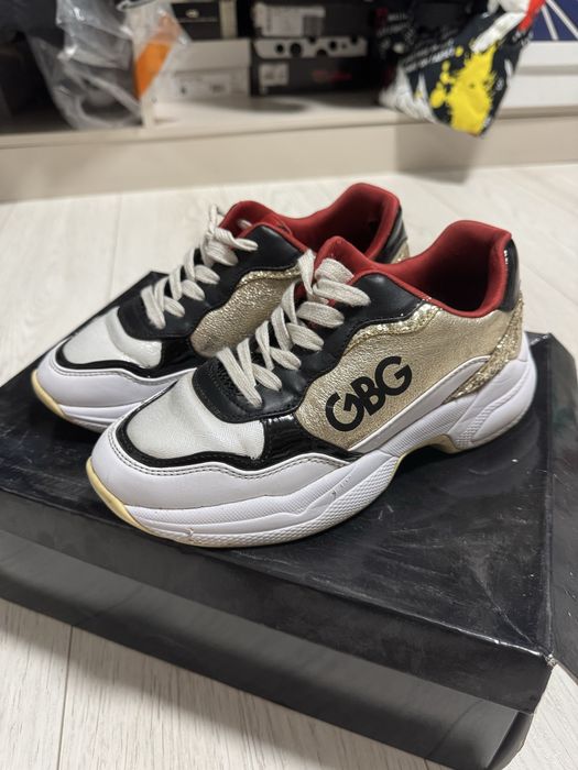 Кроссовки guess