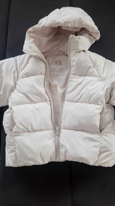 Kurtka zimowa typu puffer r. 120 6-7 lat Zara kremowa ecru