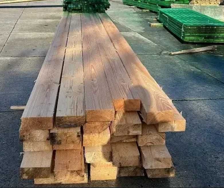 Więźba dachowa / drewno / belki / deski / łaty / krokwie