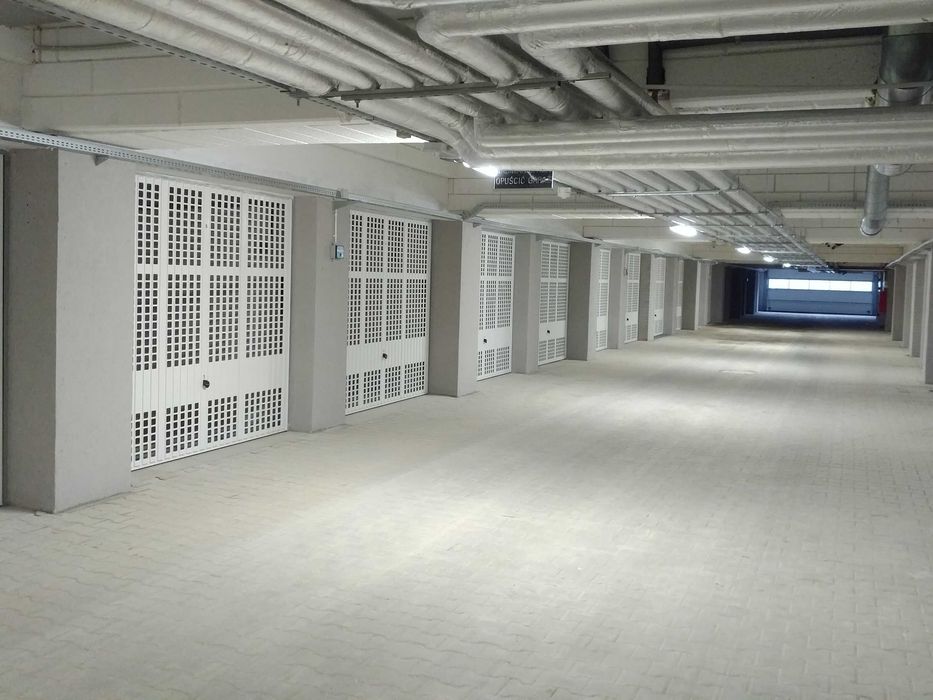 Do Sprzedania Garaż os. Europejskie ul. Londyńska 9