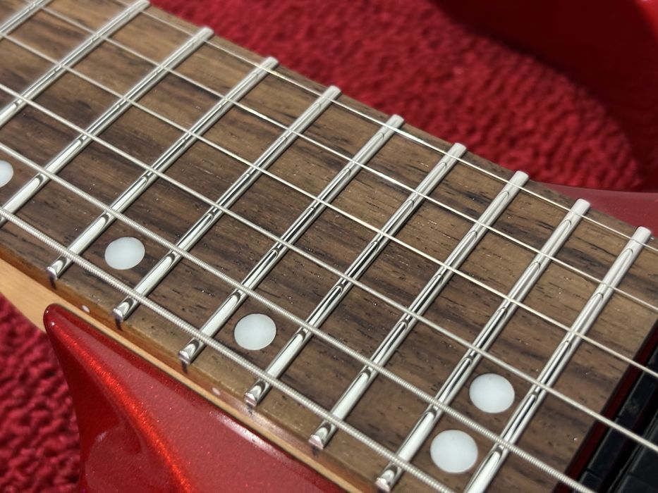 Cort X2, progi ze stali nierdzewnej, siodełko TUSQ, struny ELIXIR