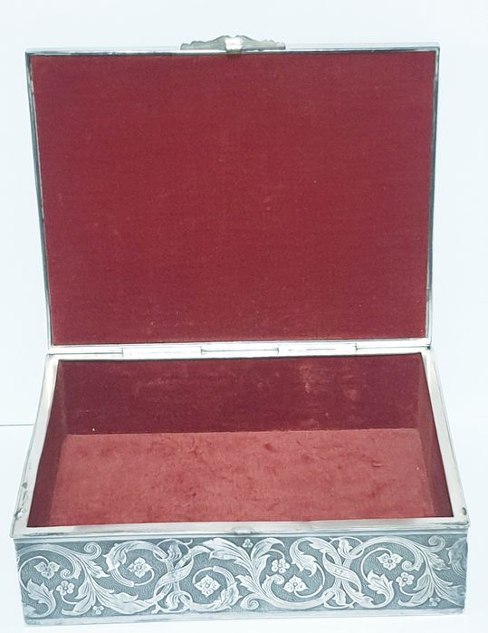 Maravilhoso antigo guarda joias francês com amorosa gravura