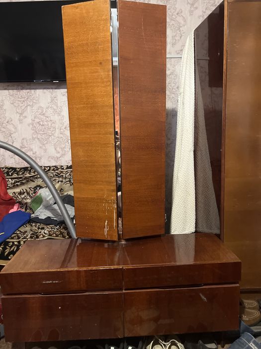 Тумба с зеркалом