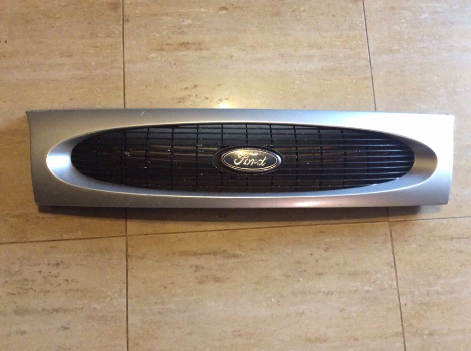 Grelha Ford Fiesta