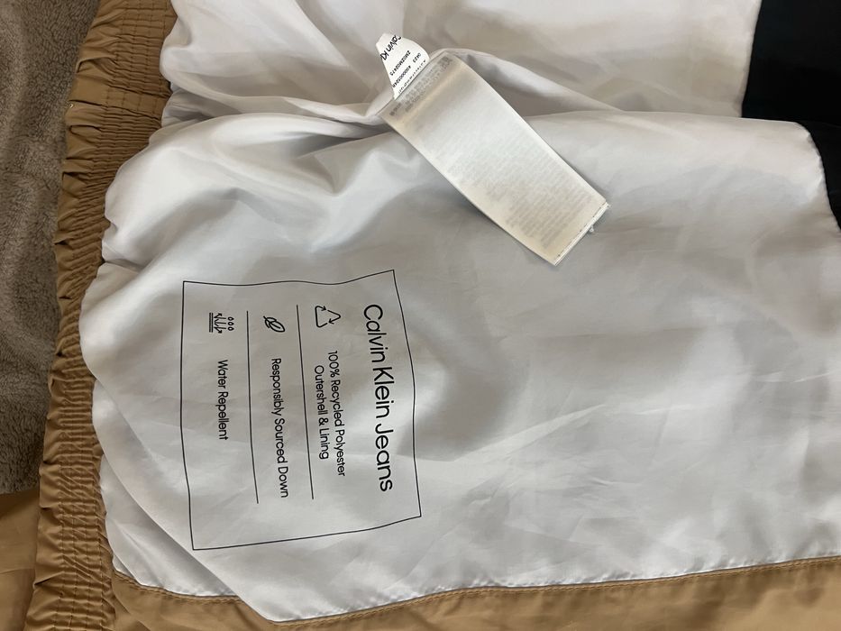 Срочно продам .Пуховик Calvin Klein размер XL, , Оригінал.