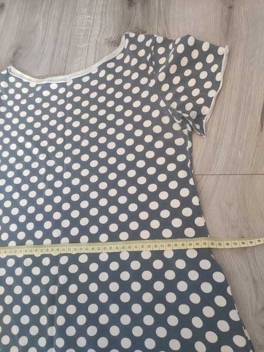 Sukienka w grochy r.M