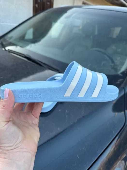 Жіночі шльопанці для пляжу adidas