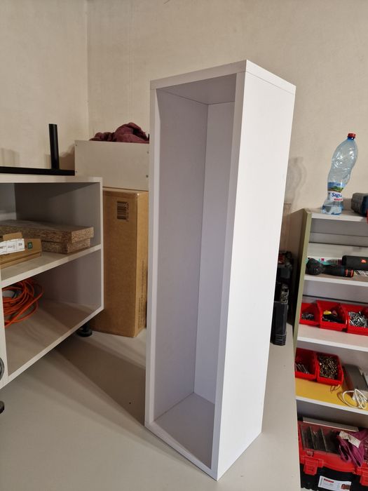 Półka wisząca, solidna, pełne plecy