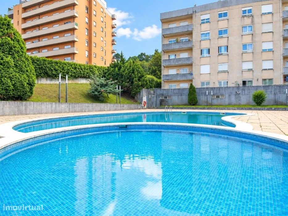 Apartamento T2 com garagem e arrecadação em condomínio com piscina,...