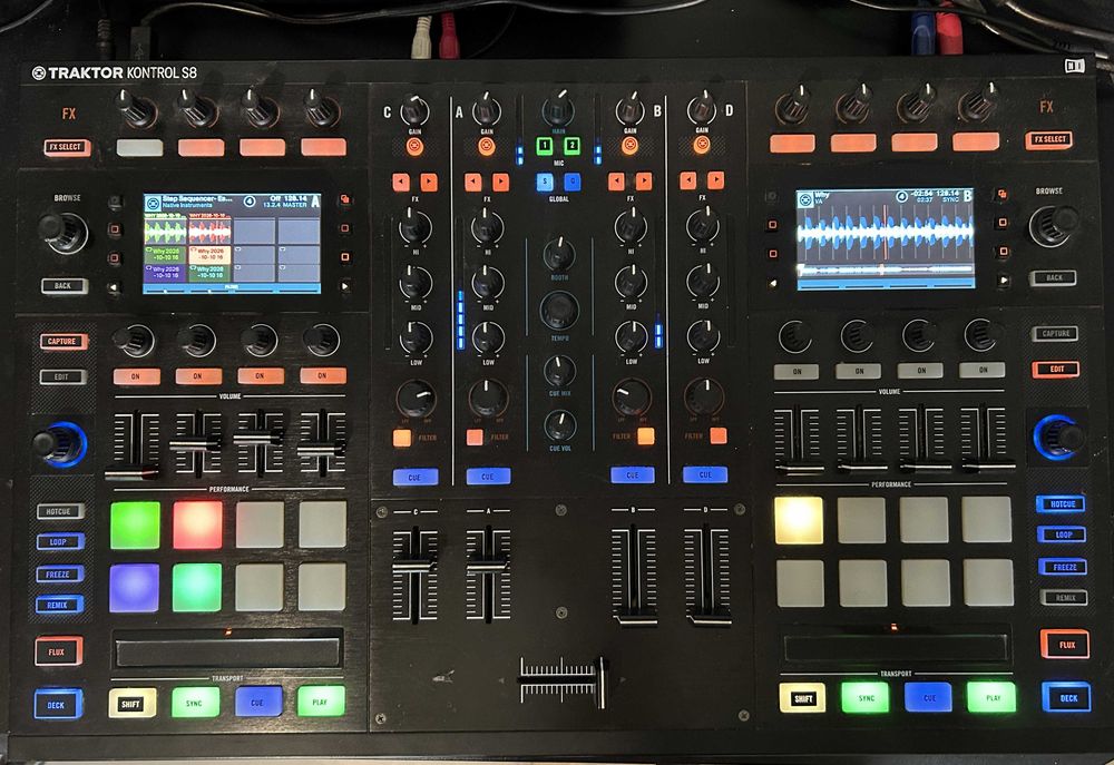 Native Instruments Traktor Kontrol S8 + licencja Traktor Pro 3