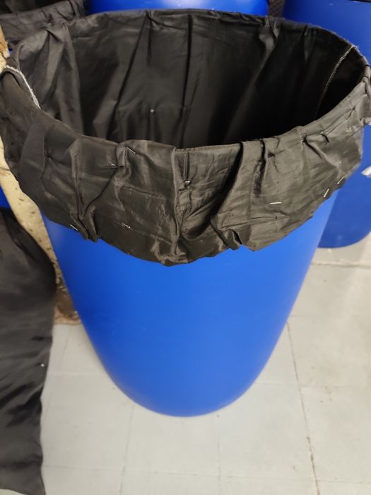 Bidons 220kg para armazenamento. Fechados ou abertos