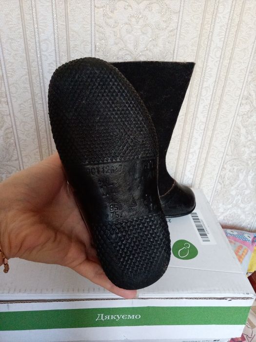 Продам резиновые сапоги, валенки, шлепанцы