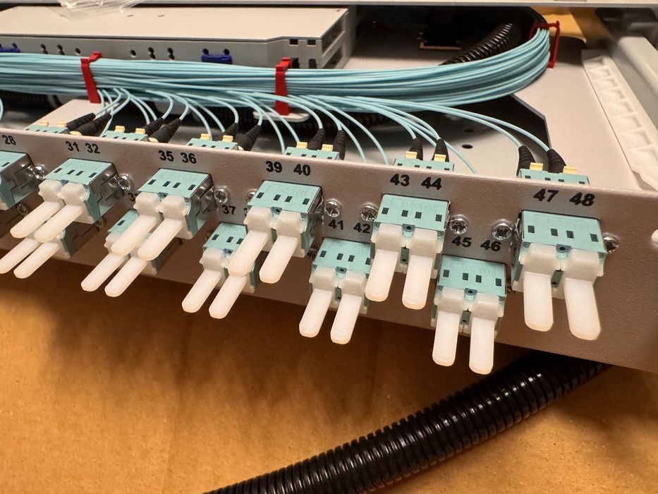 Patchpanel światłowodowy UNIRACK 1U 24/24 OM3 LCDx/PC 19