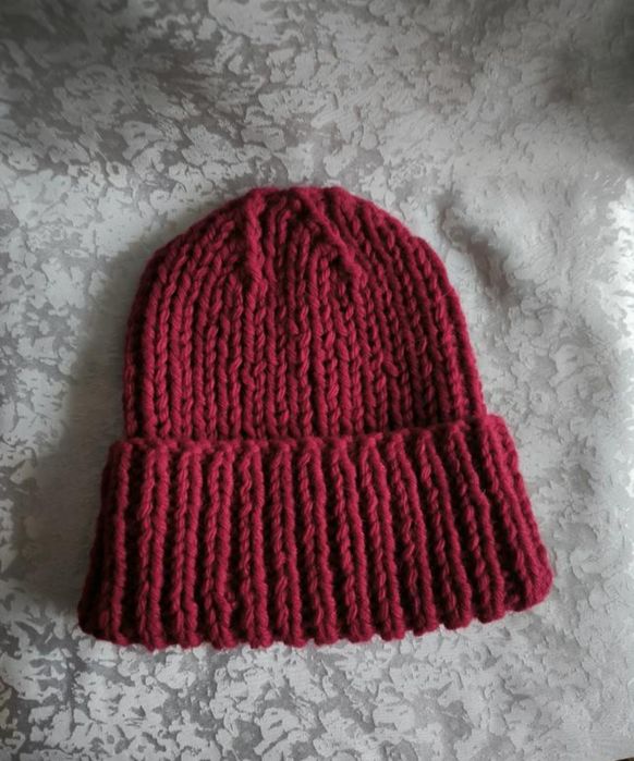 Шапка в'язана бордова