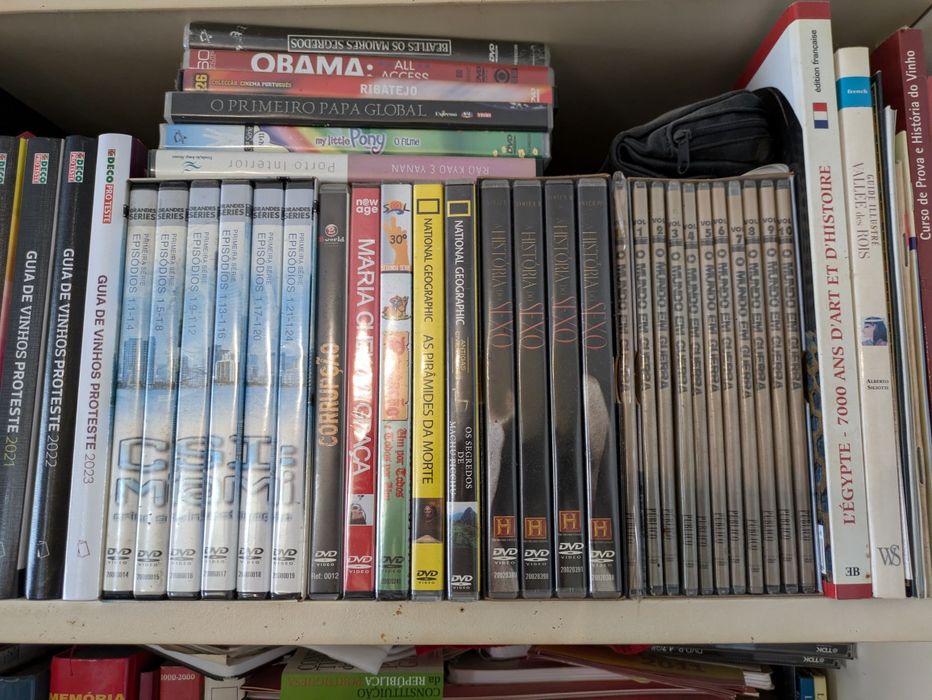 DVDs de filmes e séries