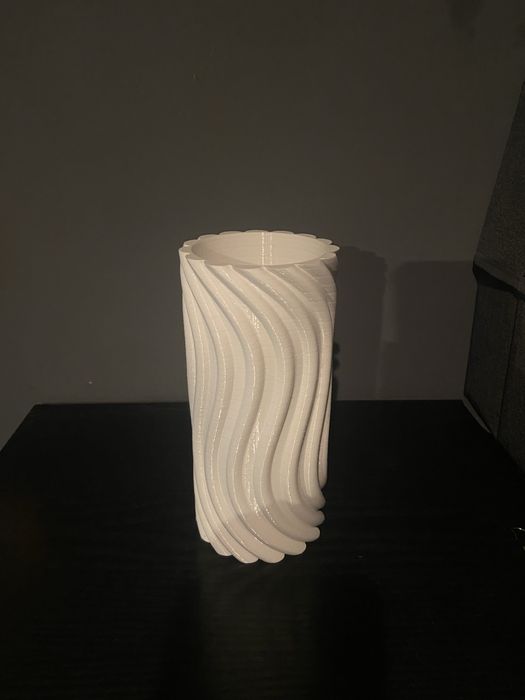 Nowoczesny wazon 3D – 19 cm – biały i czarny