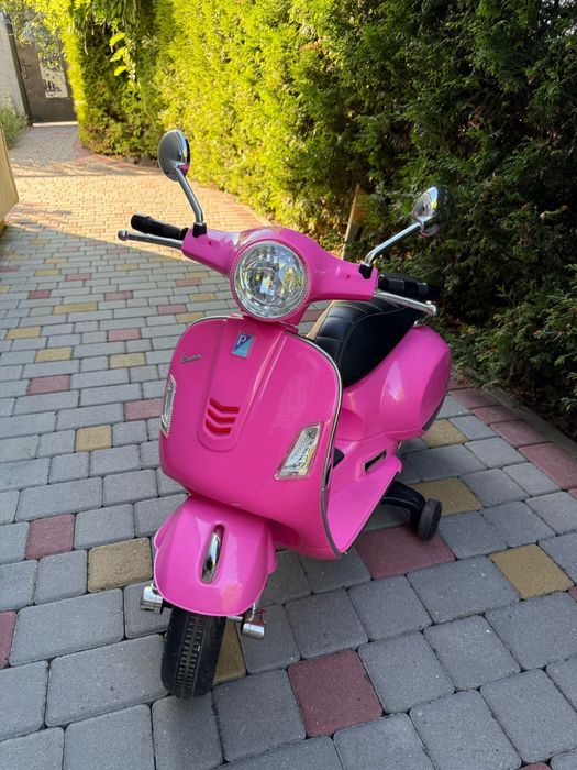 Дитячий електроскутер Vespa