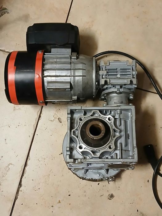 Motoreduktor do pieca z podajnikiem