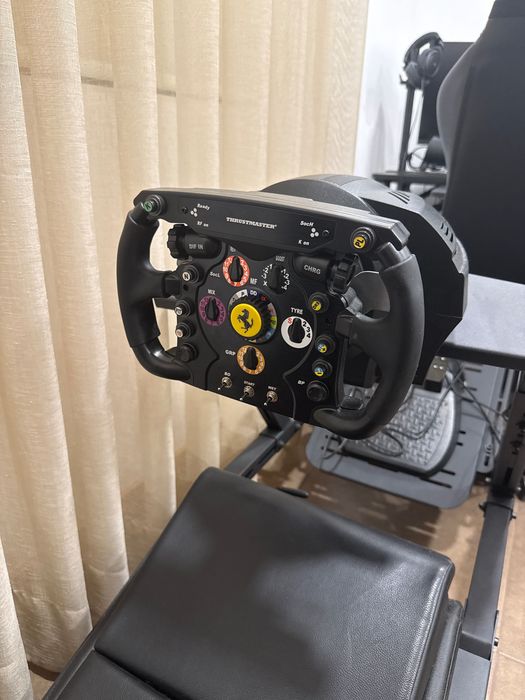 Next Level Racing F-GT com Thrustmaster T300