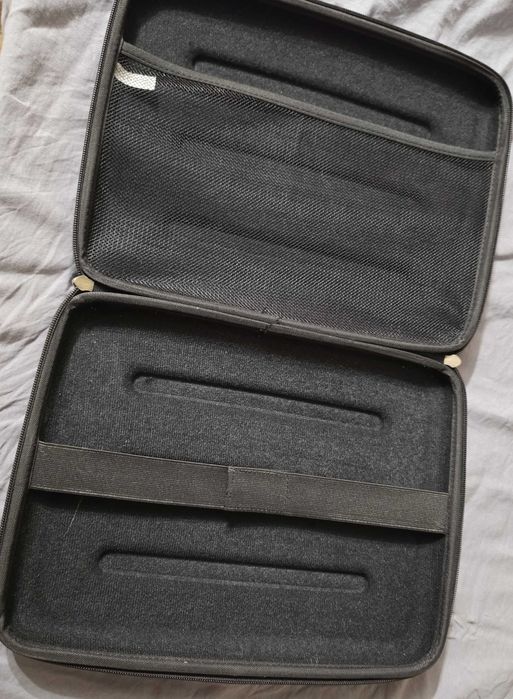 Twarde, mocne etui na komputer e5