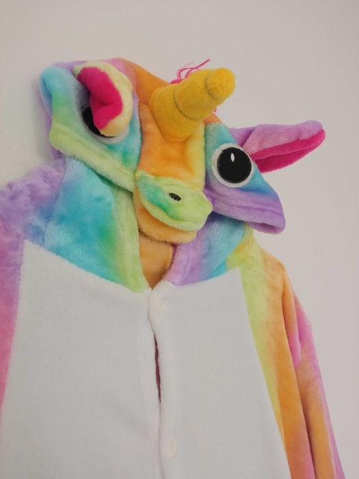 Tęczowa piżama jednoczęściowa jednorożec kombinezon r S