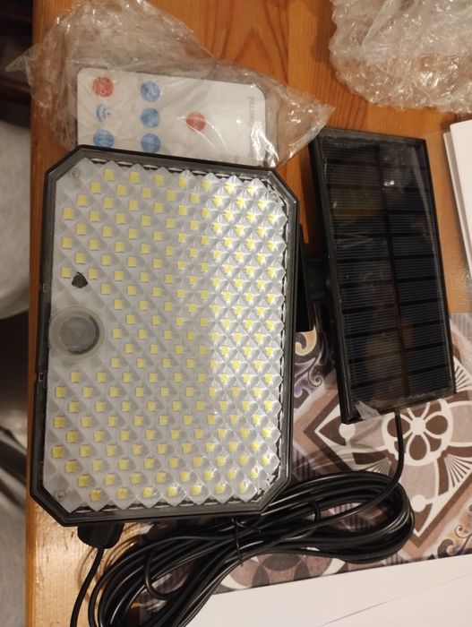 Halogen solarny z pilotem