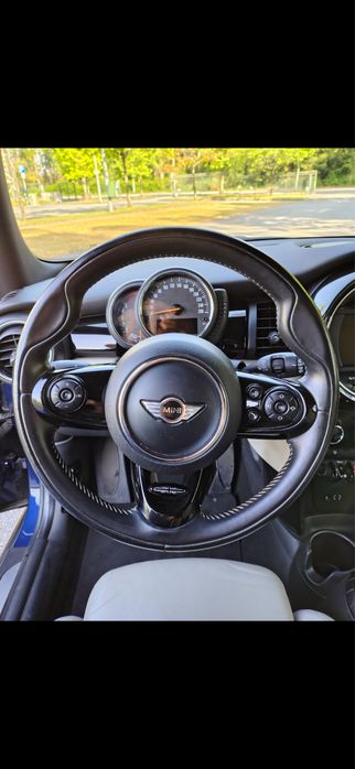 Mini Cooper D 2015 em estado impecável