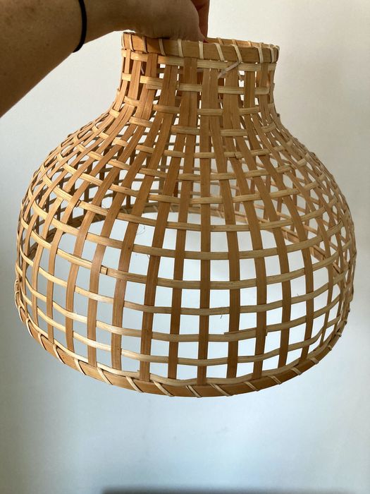 Lindo abajur de Ikea em bambu para um ambiente exótico