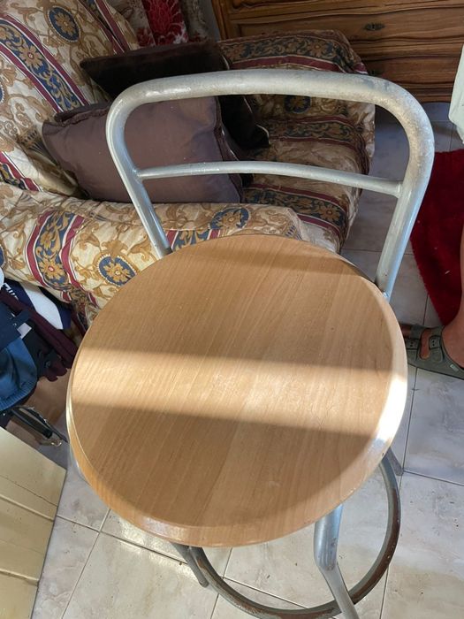 Cadeiras de bar em bom estado vendo para desocupar 30 pelas 5 cadeiras
