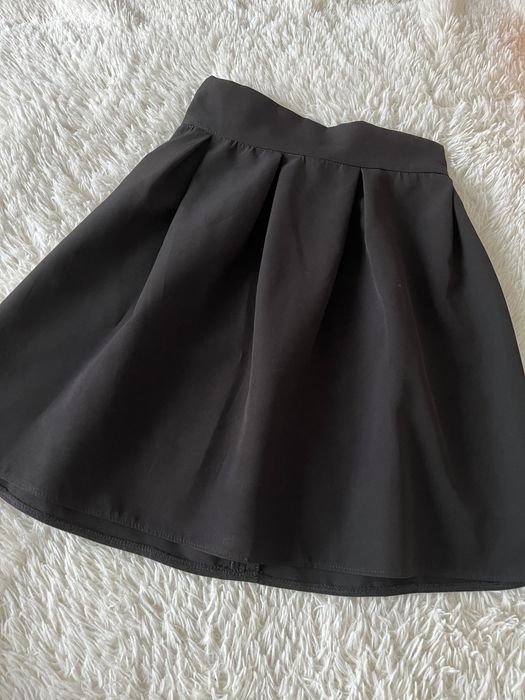 Чорна спідниця