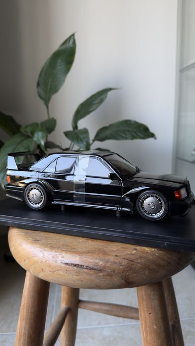 Mercedes-Benz 190 EVO II (W201) – Miniatura 1:18 Solido