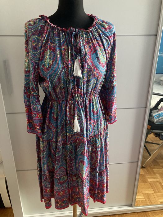 Wielokolorowa sukienka typu boho