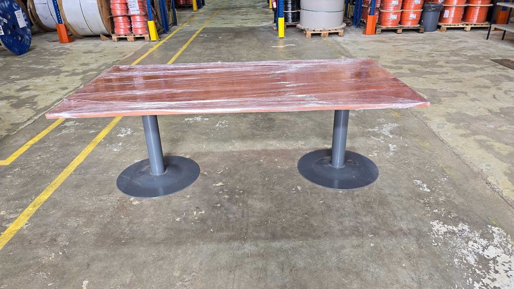 Mesa de reuniões 2x1mts