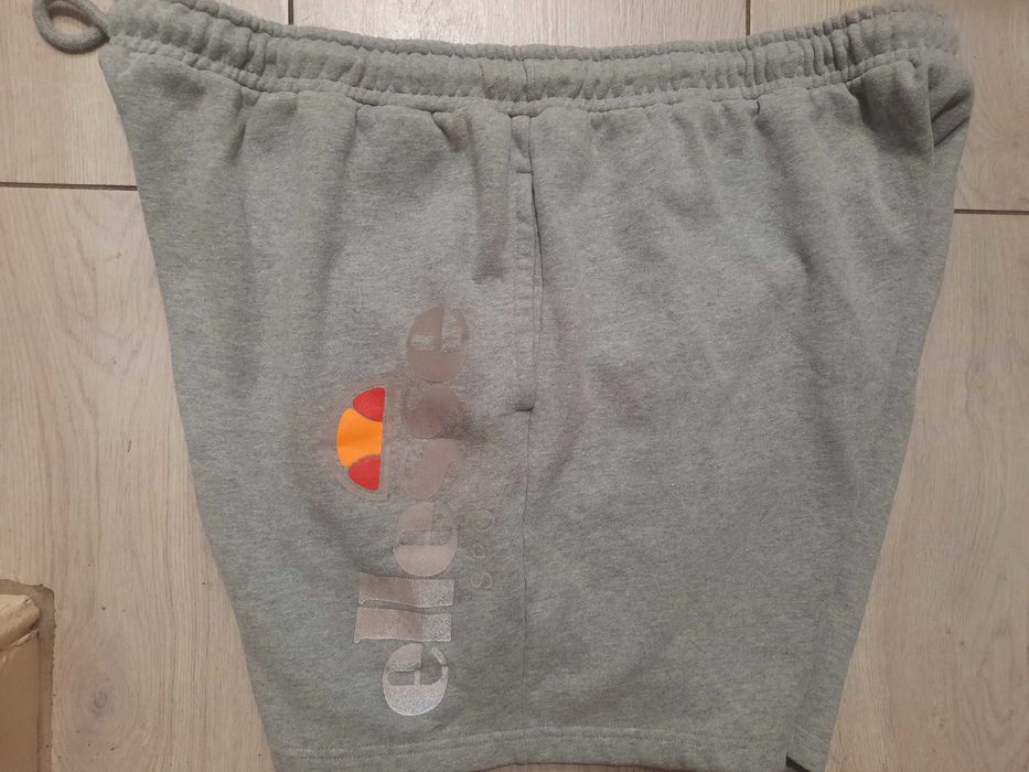 Ellesse- sliczne spodenki dla puszystego 50/52