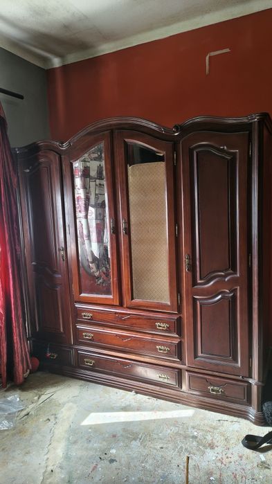 Roupeiro de mogno