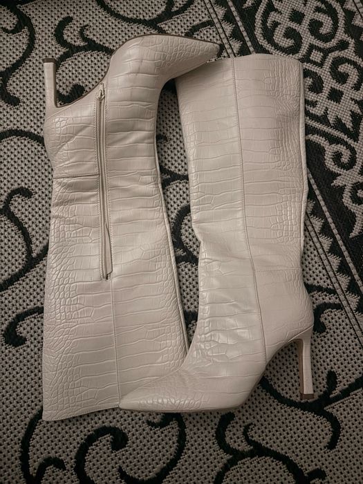 Чобітки на високих підборах, світлі, бежеві, рлзмір 40-41