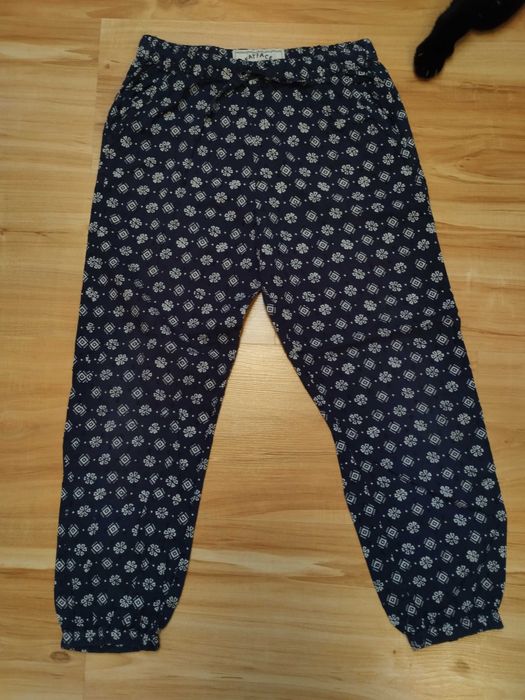 Luźne letnie spodnie 116 FatFace 100% bawełny