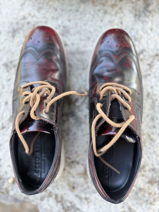 Sapatos Rockport (pele castanha avermelhada e sola branca) - novos e em caixa)