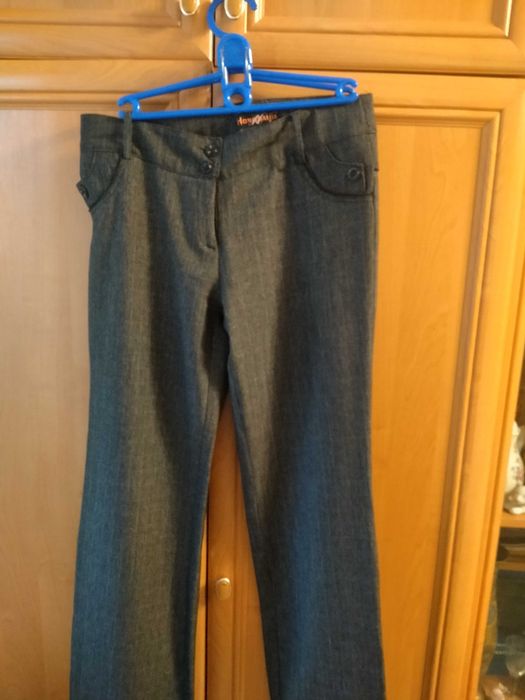 Жіночі класичні брюки р.42 (по бірці) продам дешево