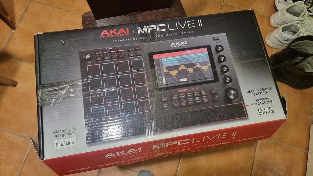akai mpc live 2 - Купити музичні інструменти - Ціна на OLX.ua