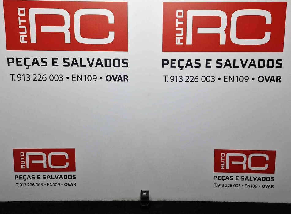 Comando / Botão / Interruptor Vidros Frente Direito 96751115ZD - PEUGEOT 208 I
