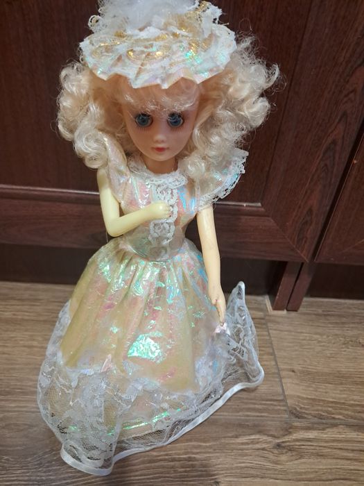 Лялька для дівчинки